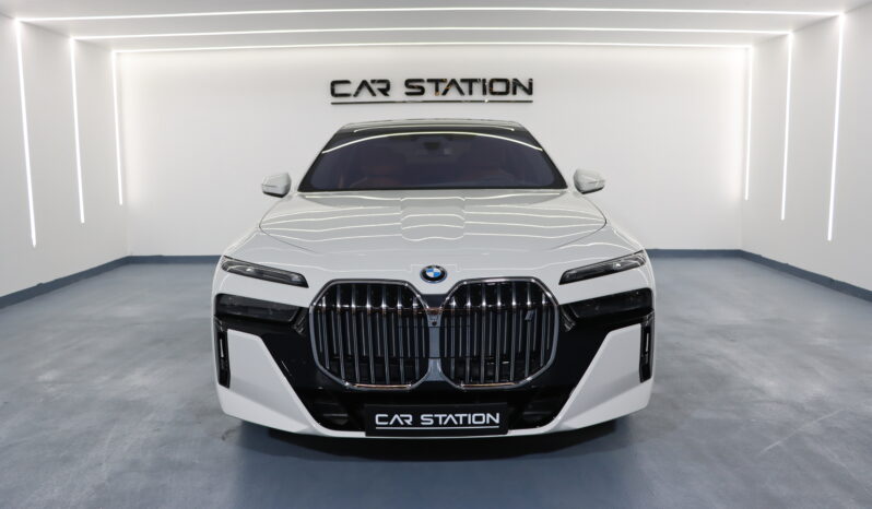 BMW 760i. car station uae