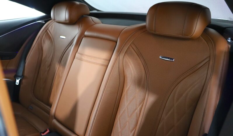 
								MERCEDES S63 COUPE AMG V8 full									