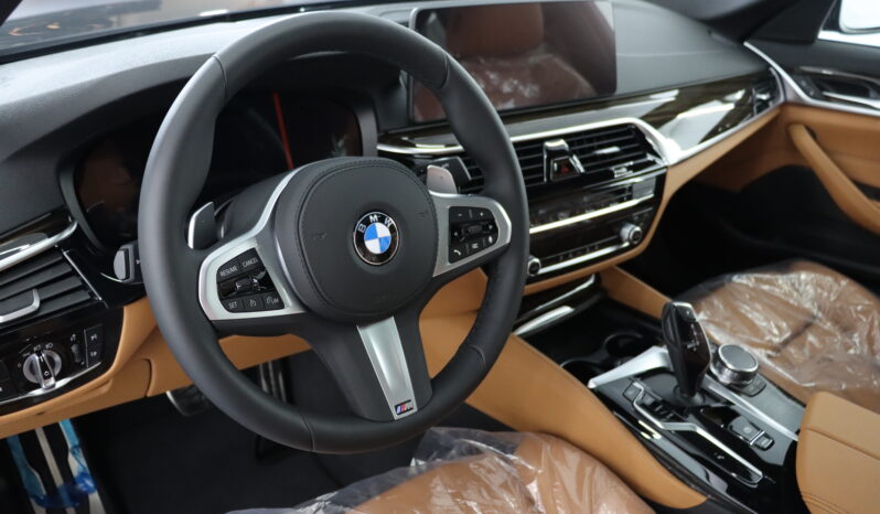 
								2023 BMW 520 full									