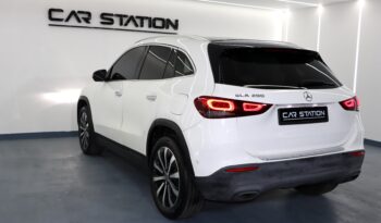 
										2021 MERCEDES GLA 200 full									